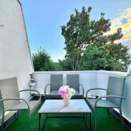 Newly Renovated Kensington 2 Bedroom Apartment With Balcony Near Harrods Sleeps 6, 2 Min Walk From Station London Exterior photo