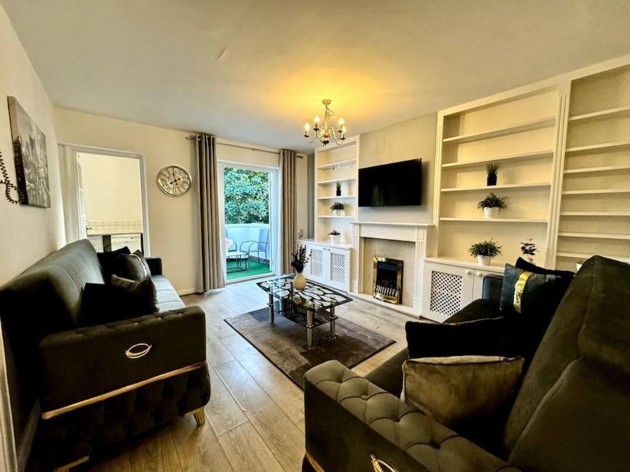 Newly Renovated Kensington 2 Bedroom Apartment With Balcony Near Harrods Sleeps 6, 2 Min Walk From Station London Exterior photo